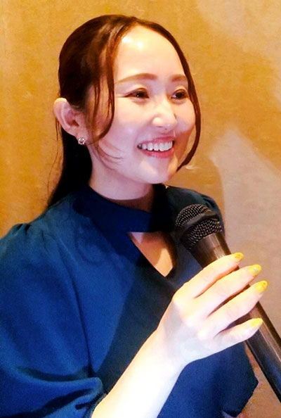 春名 史子